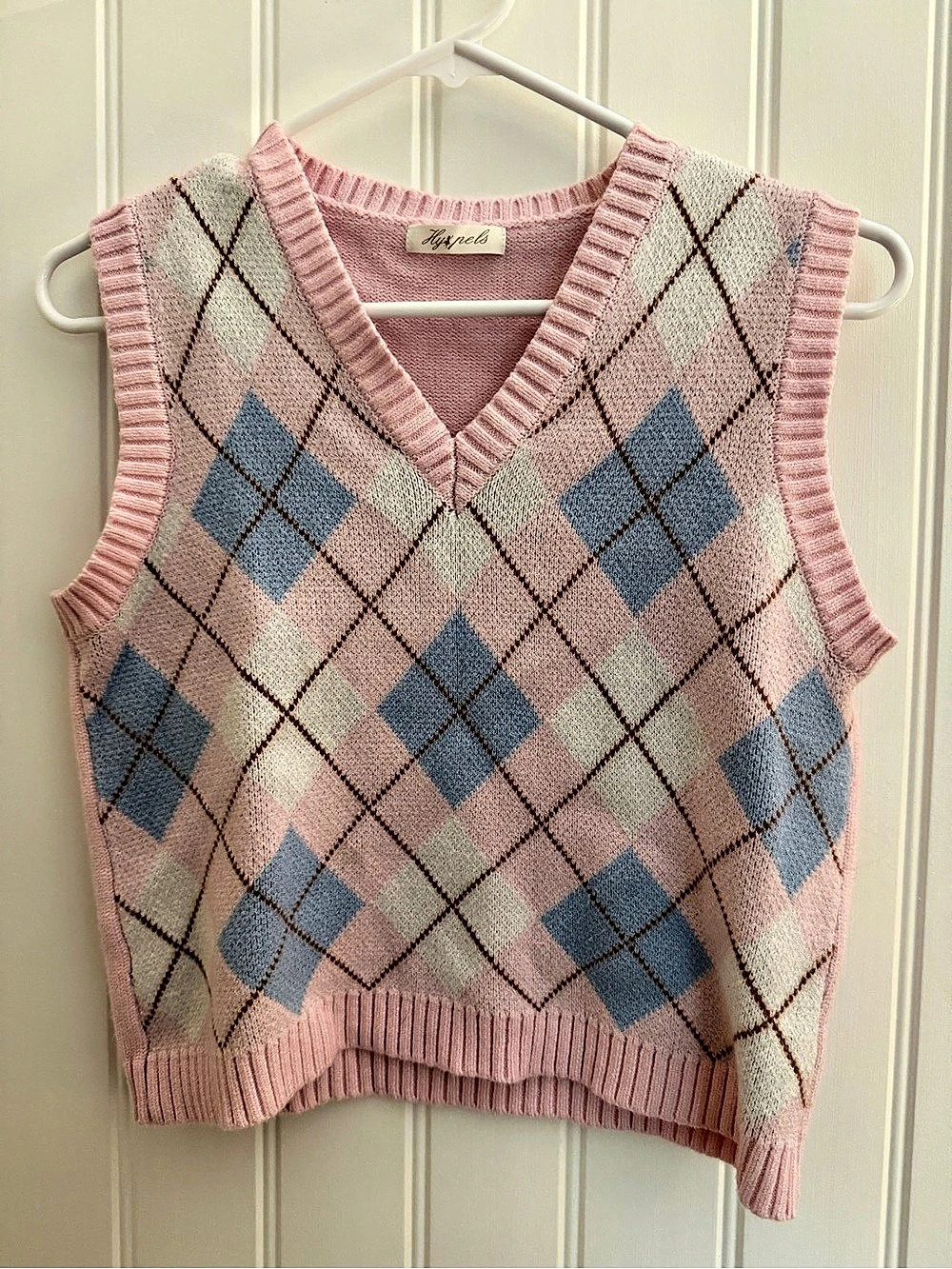 Hyperbel Argyle V-Neck Sweater Vest in Pink & Blue Like New